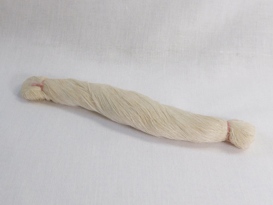 Item# A-1  Silk 100% 95denier   color:白  ¥2000 €18.00